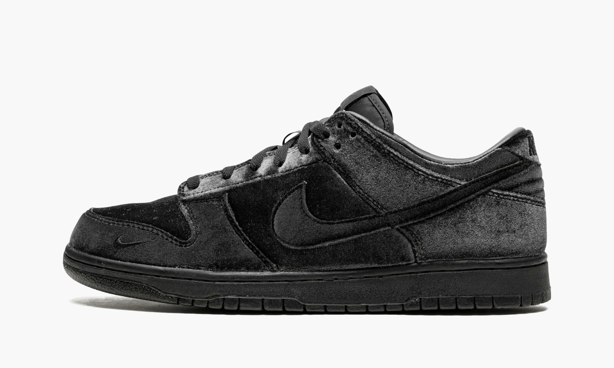 Nike dunk triple on sale black