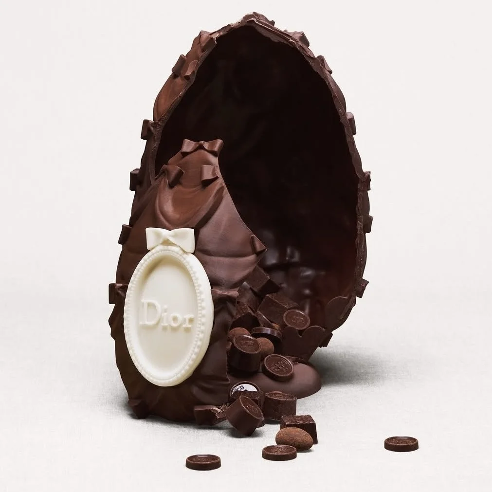 Гигантские шоколадные яйца Dior на Пасху