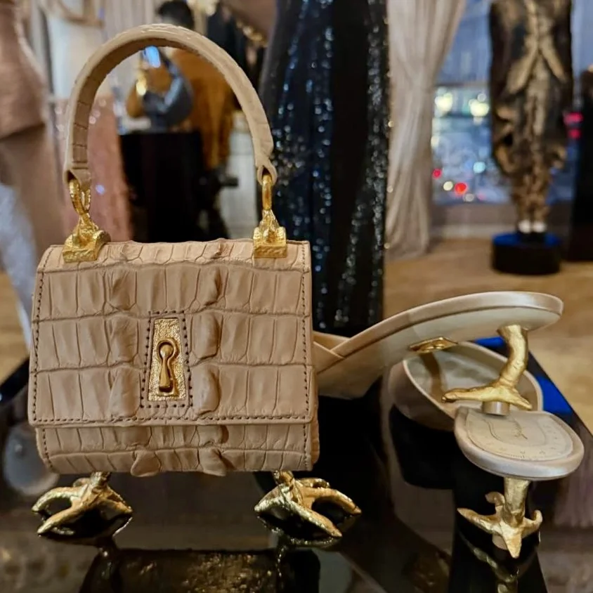 Schiaparelli украли дизайн сумки русского бренда?