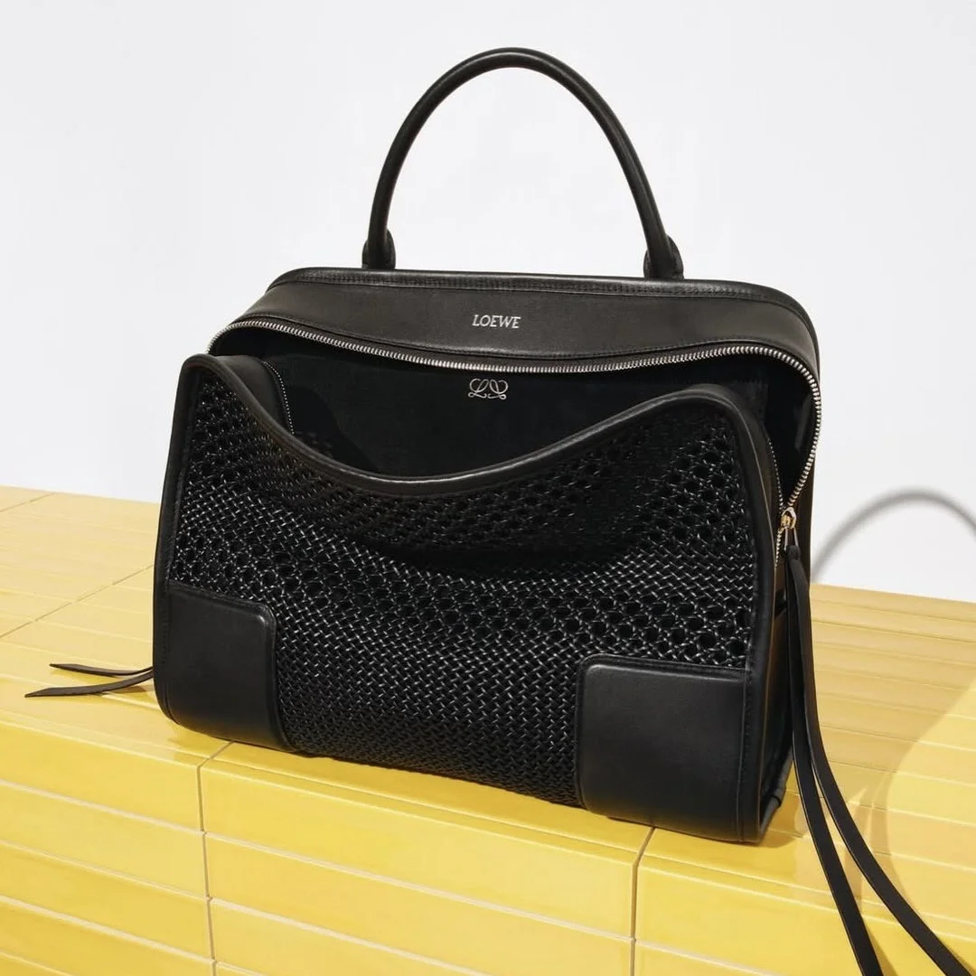 Loewe изменили свой логотип?