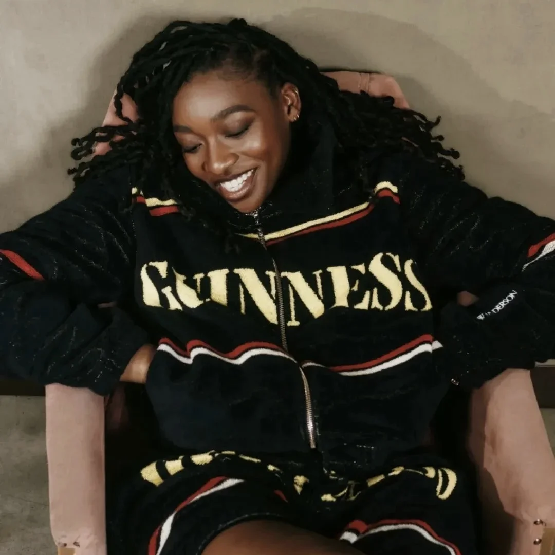 Джонатан Андерсон выпустил мерч для пива?