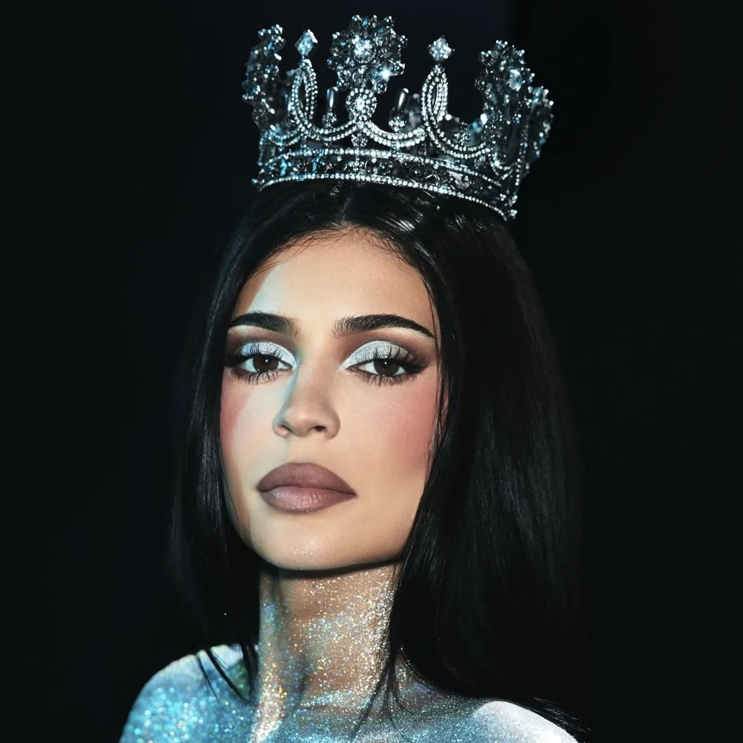 Кайли Дженнер вернула свою King Kylie эру и выпустила косметику из 2015!