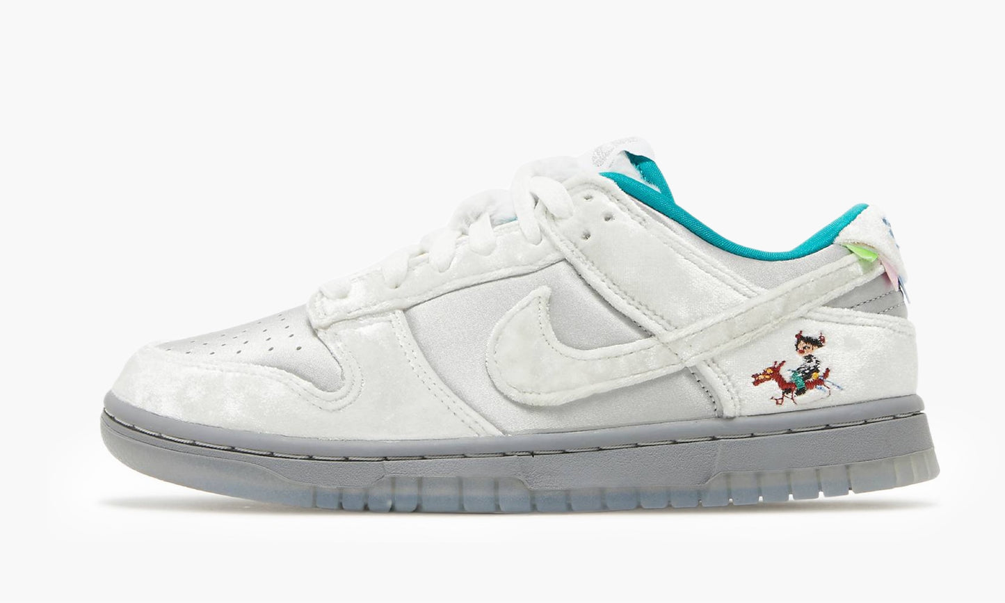Nike Dunk Low WMNS Ice - DO2326 001 | The Sortage