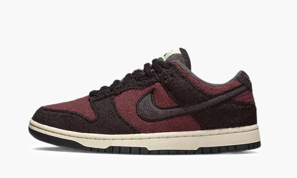 Dunk Low SE WMNS Fleece Pack Burgundy Crush - DQ7579 600 | The Sortage