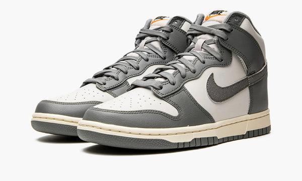 Dunk High Vintage Light Bone Grey - DM0582 001 | The Sortage