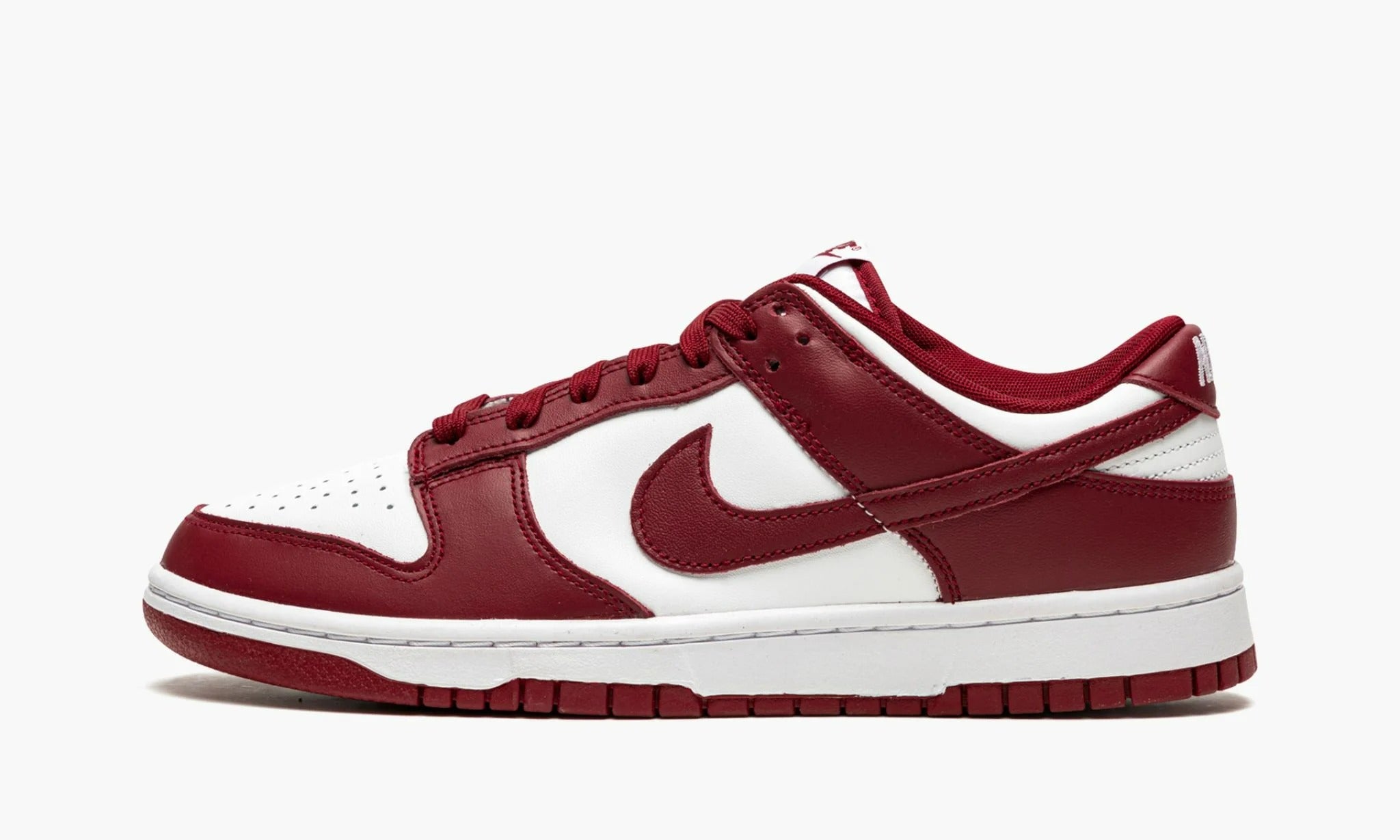 Nike dunk hotsell retro qs red