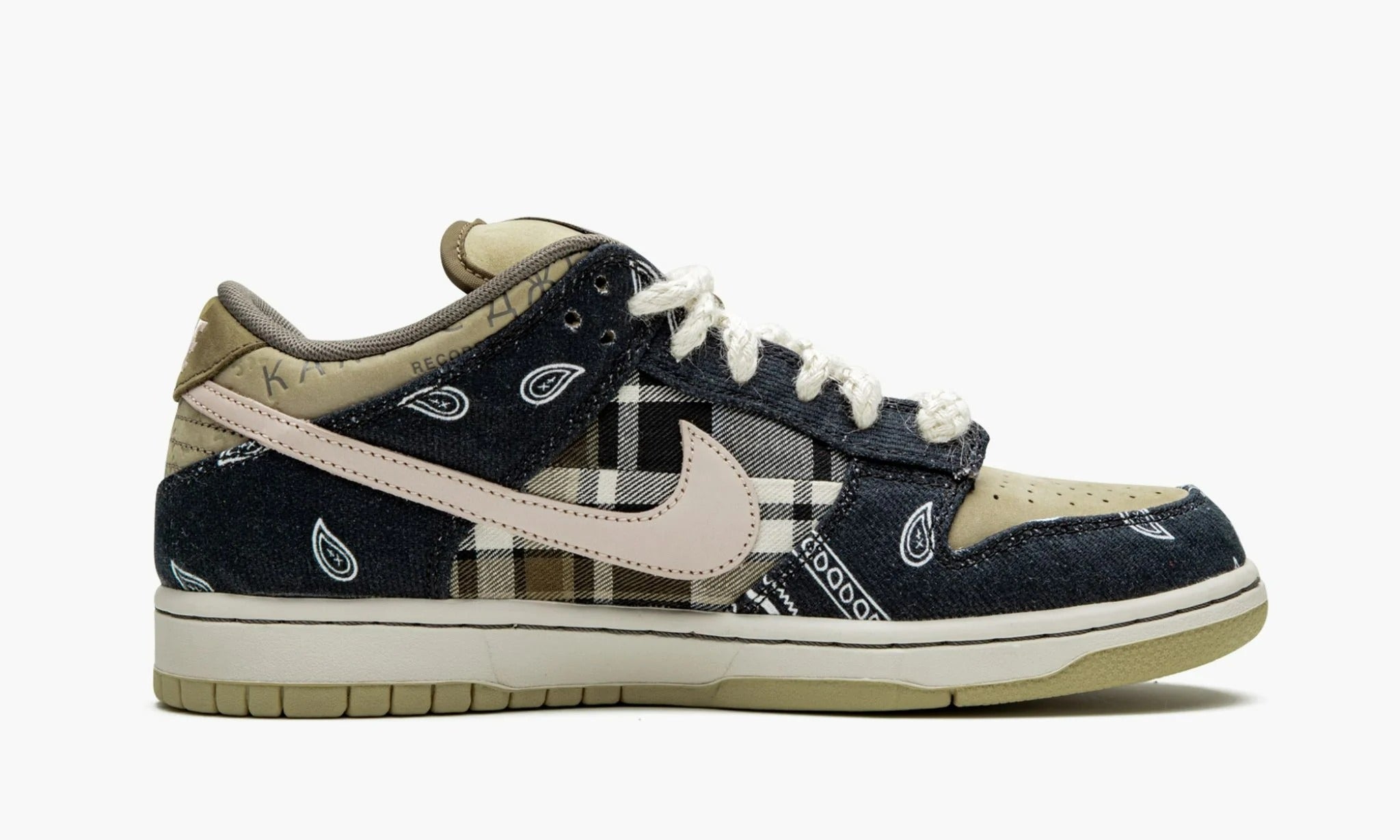 SB Dunk Low Travis Scott CT5053 001 The Sortage